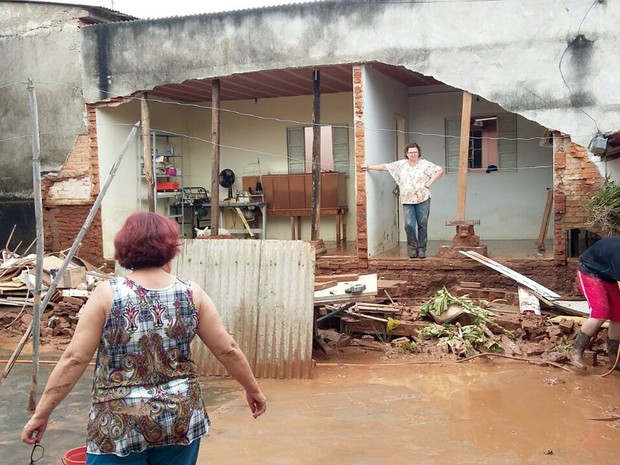 Moradores prejudicados com a enchente