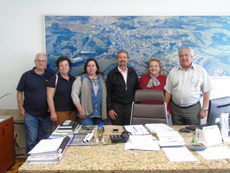 Governador do Rotary Clube da cidade de Oliveira visita a prefeitura de Ouro Fino