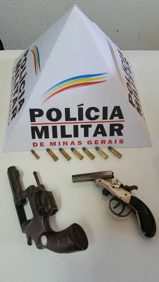Homem devolve 02 armas de fogo a Polícia Militar de Ouro Fino