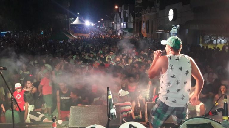 Ouro Fino em Folia: Confira algumas fotos da terceira noite de carnaval