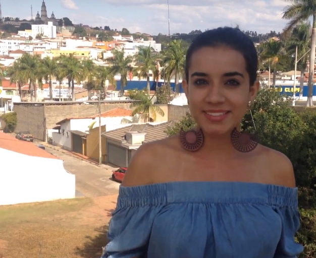 Brasileira que mora no exterior faz vídeo turístico sobre Ouro Fino