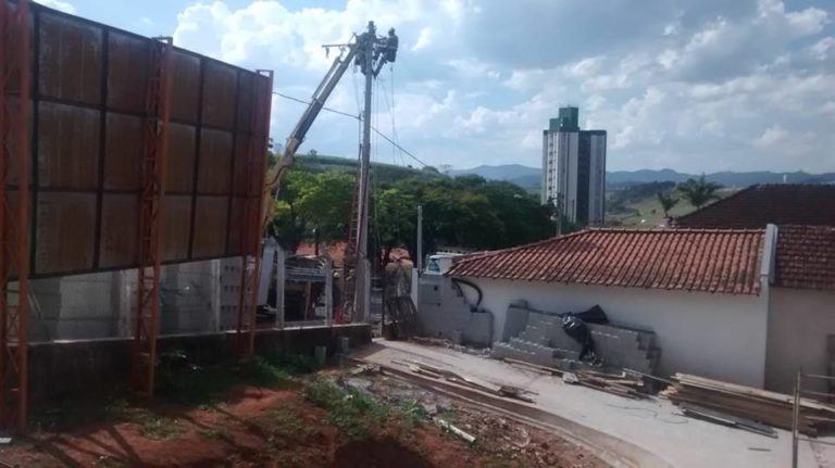 Avenida Cyro Gonçalves recebe melhorias na rede elétrica