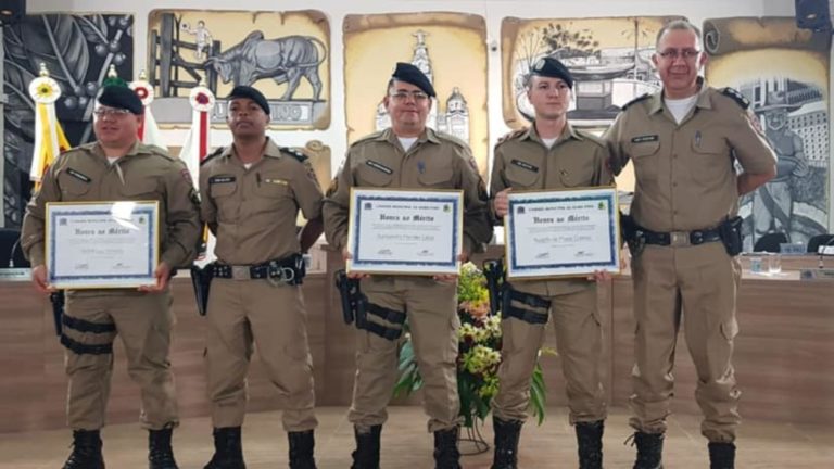 Policiais Militares recebem homenagem da Câmara Municipal de Ouro Fino