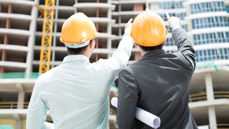Recomendações para evitar acidentes valem para trabalhadores da construção civil e também para a população.