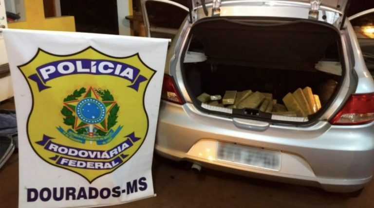 Policia Rodoviária Federal apreende mais de 98 kg de maconha em carro com placas de Ouro Fino
