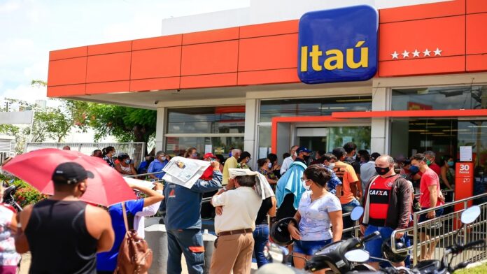 Aglomeração no Banco Itaú