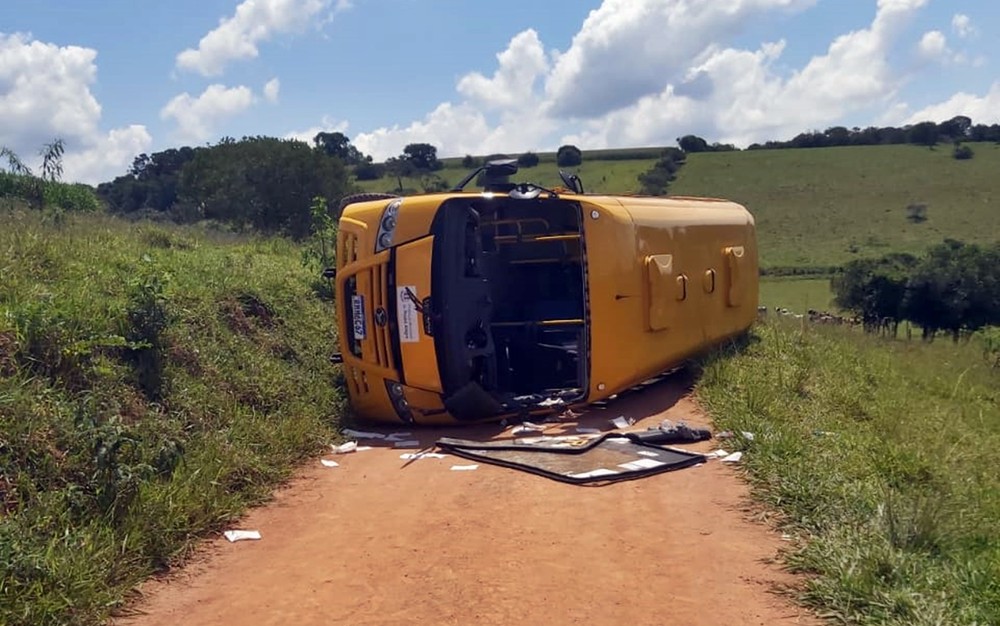 ônibus escolar de pouso alegre