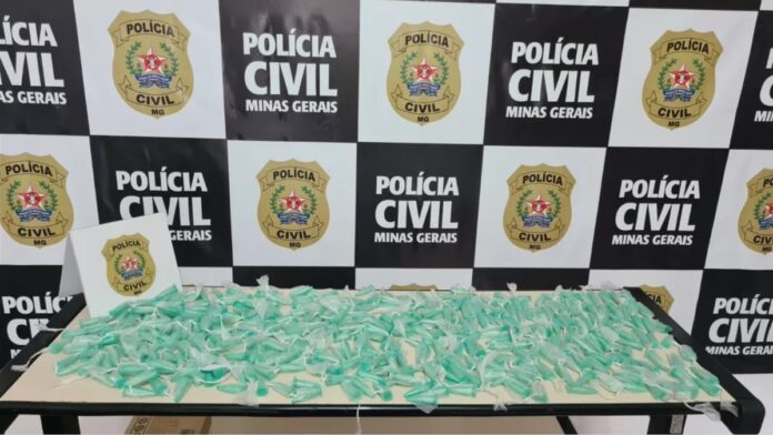 Polícia Civil apreende 374 pinos de cocaína em Carmo do Rio Claro