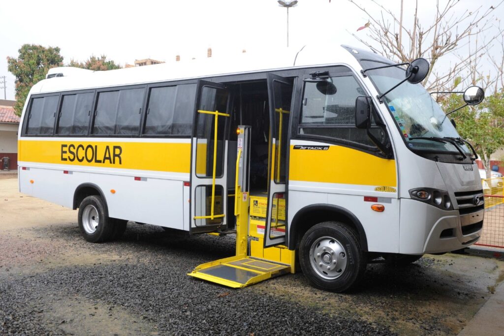 Micro-ônibus adaptado para a APAE de Ouro Fino