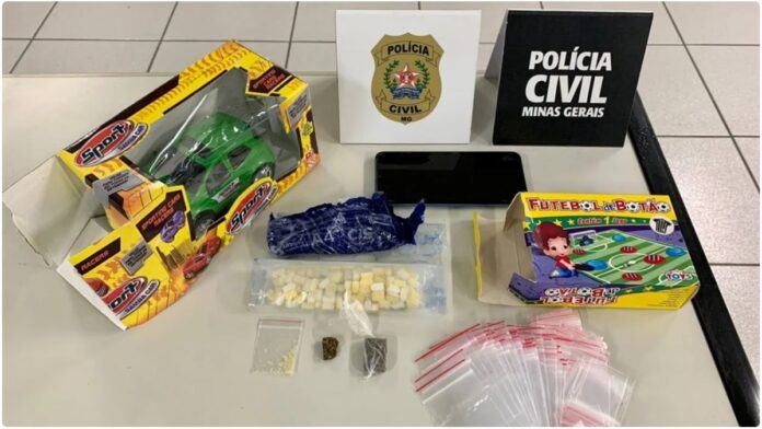 Polícia Civil prende homem de 23 anos por receber drogas escondidas em brinquedos comprados pela Internet