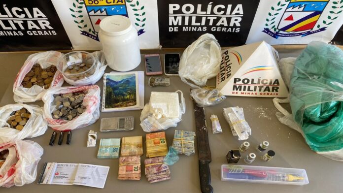 Polícia Militar de Pouso Alegre cumpre mandados de busca e apreensão contra o tráfico de drogas