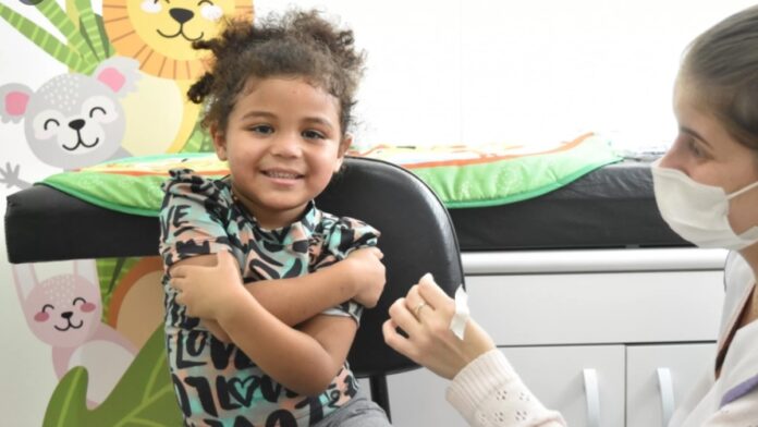 Inicia-se a vacinação contra a Covid-19 para crianças de 04 anos em Ouro Fino