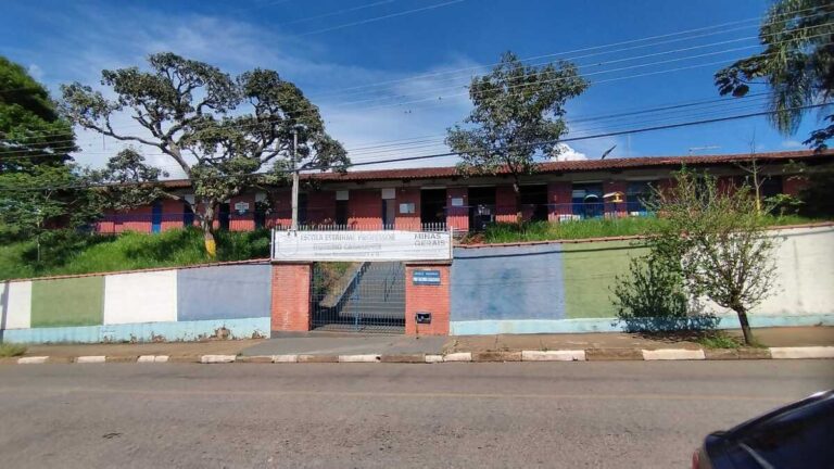 Escola Estadual mais jovem de O. Fino, Guerino Casassanta comemora 59 anos